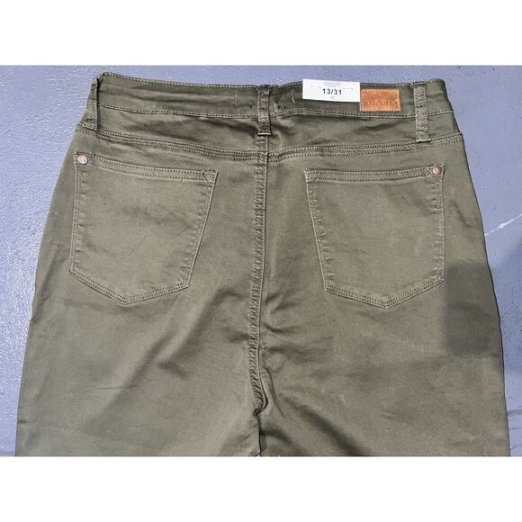 NWOT Judy Blue Los Angeles Skinny Fit Women’s Olive Green Pants Size 13/31 - Picture 6 of 8